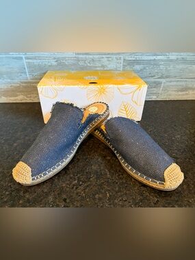 NWB Women’s YELLOW BOX “Lazaro” Denim Espadrille Slip-On Shoes (10)